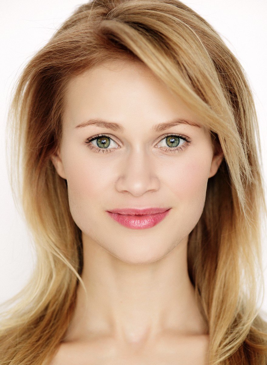 Marina Domozhirova est nue