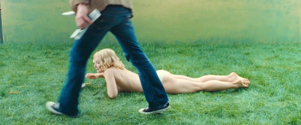 Sophie Kinton est chaude