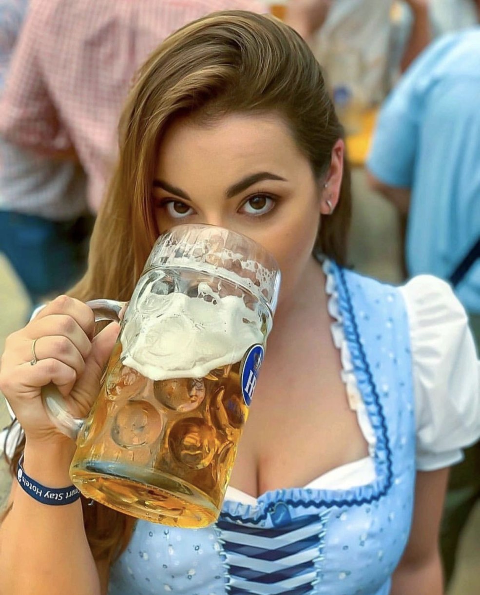 Modèle nata lee oktoberfest