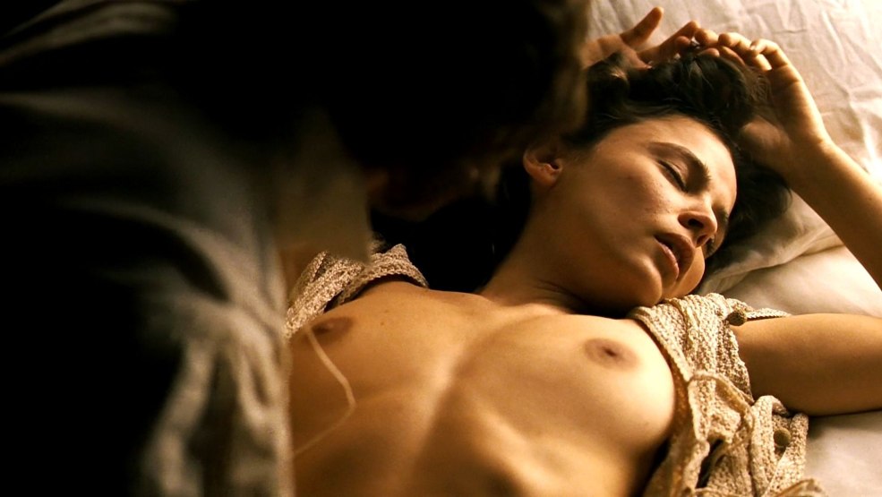 Elena Anaya est chaude