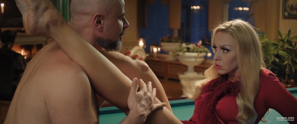 Belles femmes nues devant