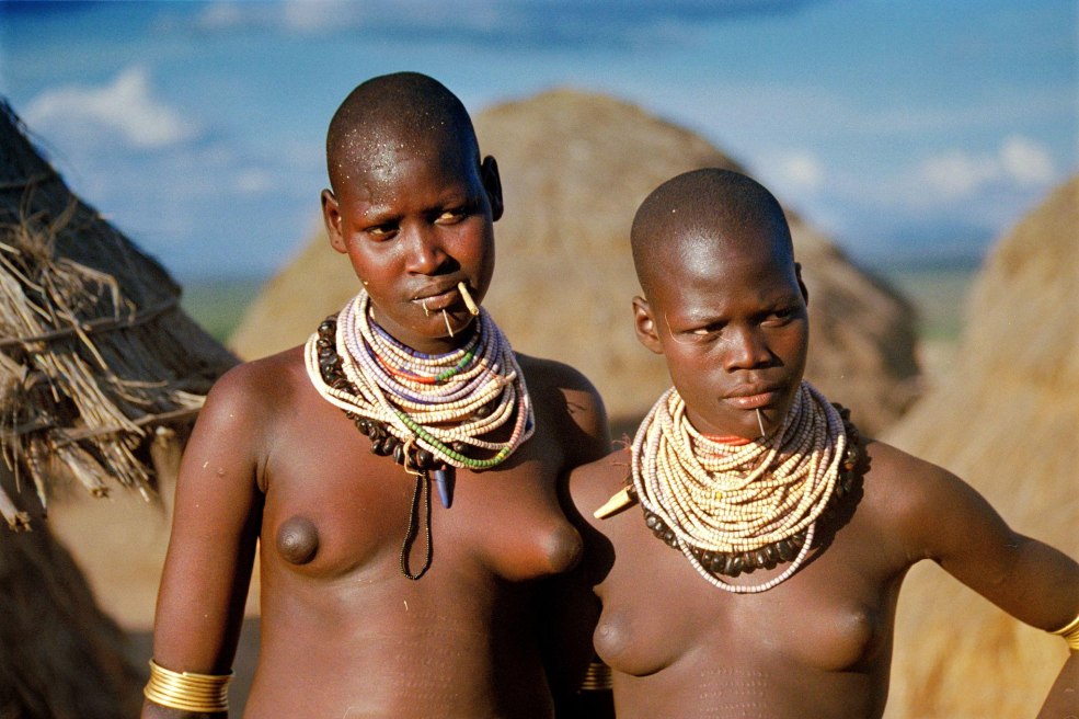 Femmes nues de tribus africaines