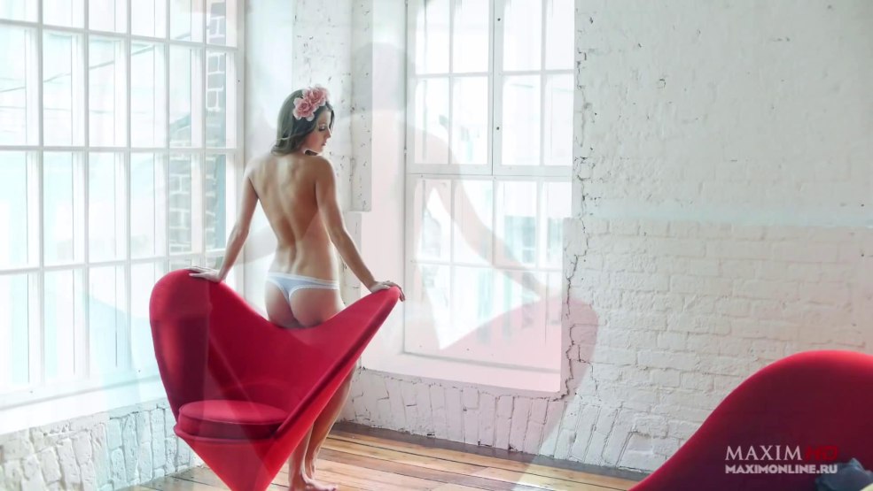 Anna Mikhailovskaya nue dans des films