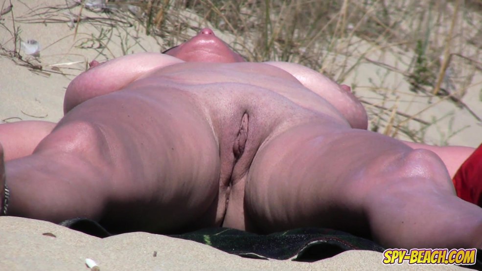 Masturbation spécifiée sur la plage