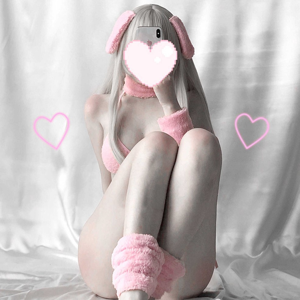 Fille de lapin rose