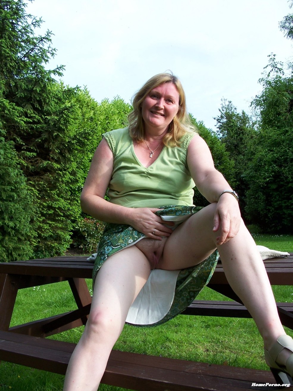 Mesdames adultes sans culotte