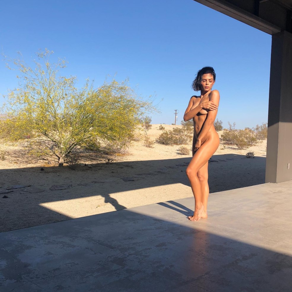 Eliza Gonzalez seins nus