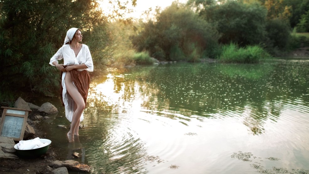 Femmes nues sur la rive