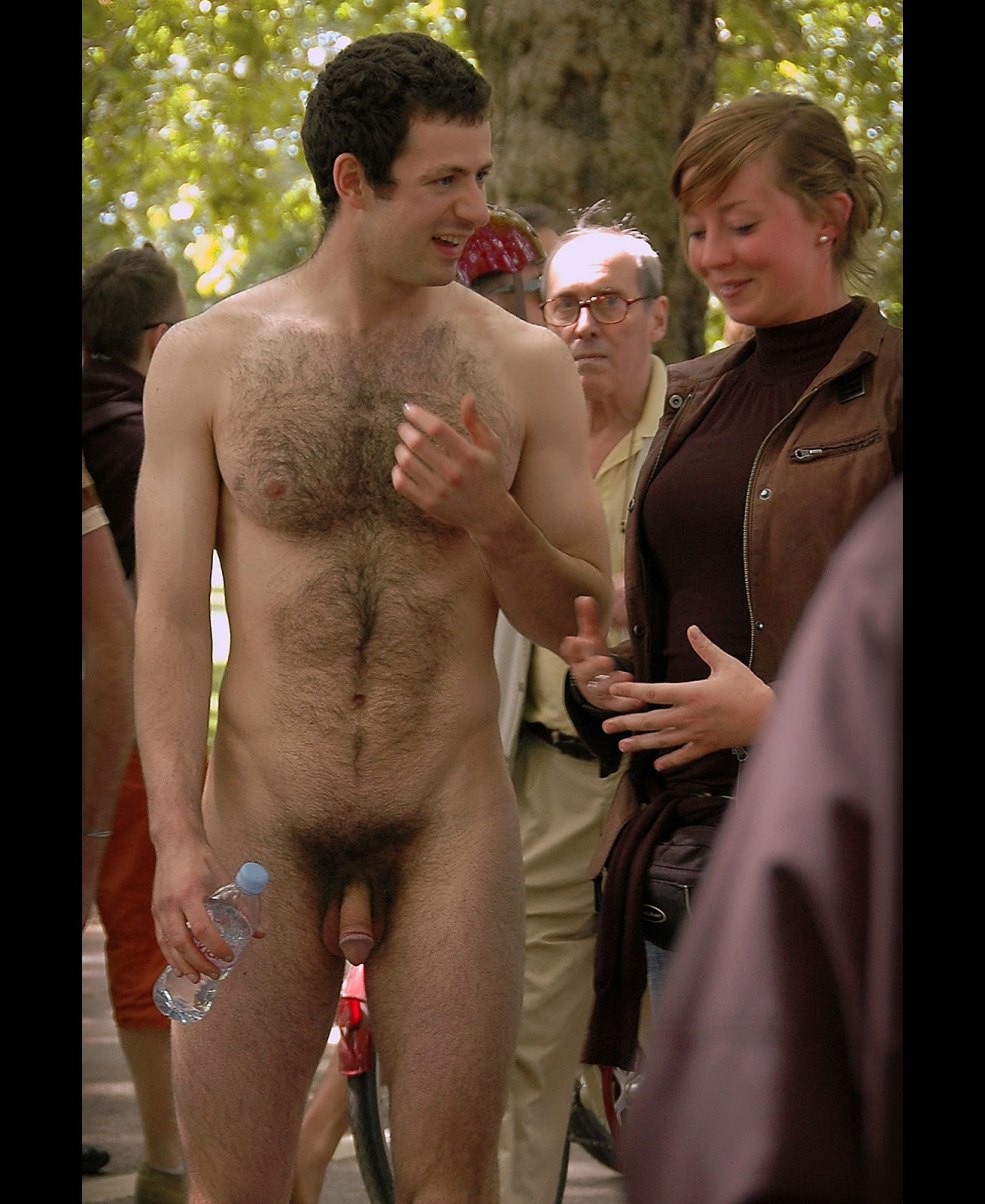 CFNM conteste avec des gars nus