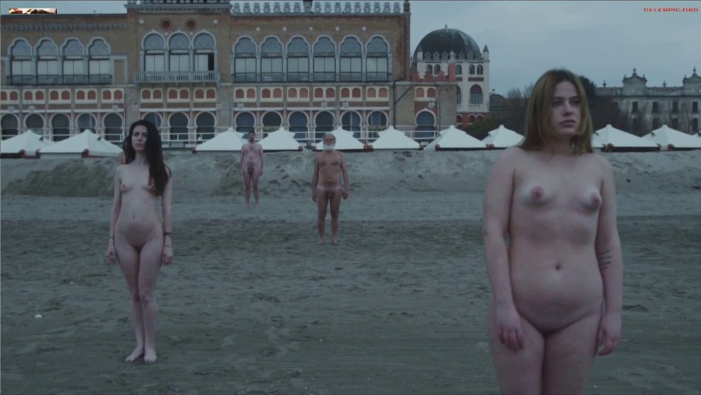 Cecil de France s'est déshabillé