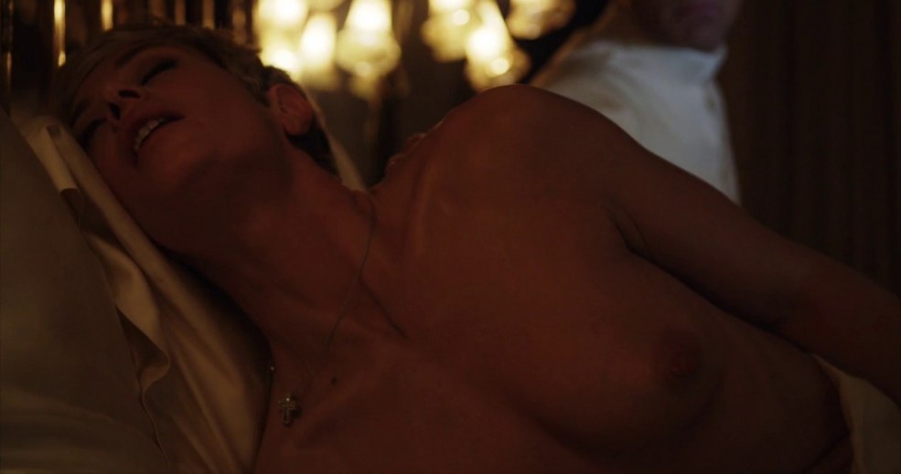 Cecil de France seins nus