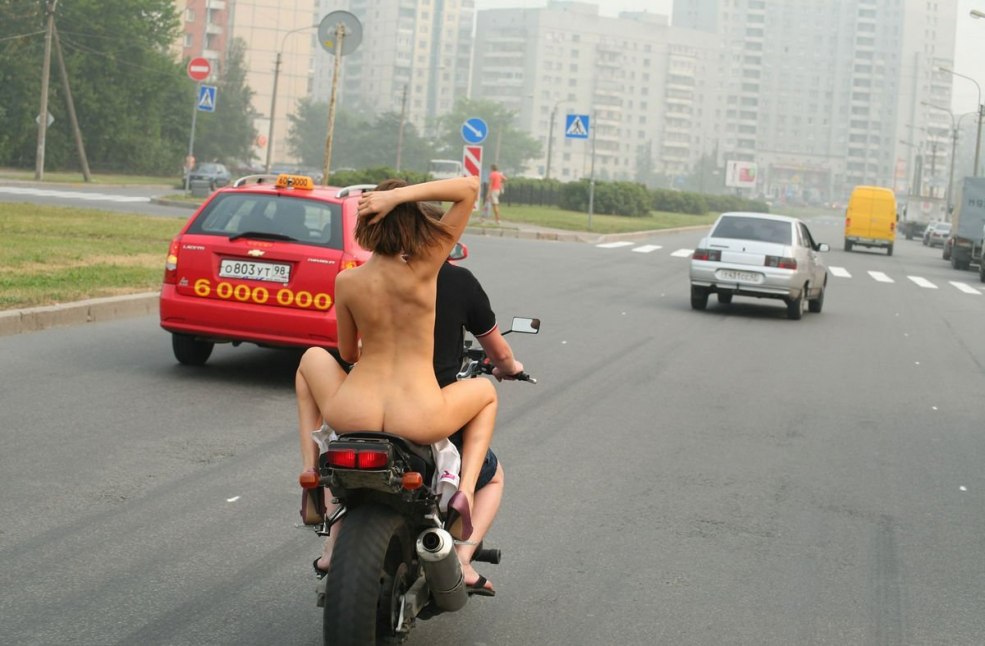 Putain de motard sur une moto