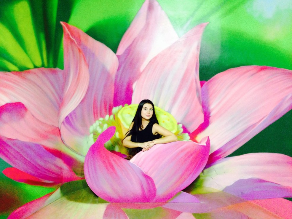 Poses pour la photographie intime dans le miroir