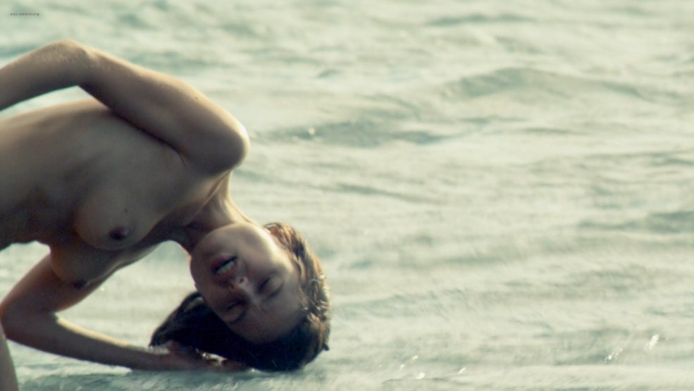 Anastasia Stizko est nue