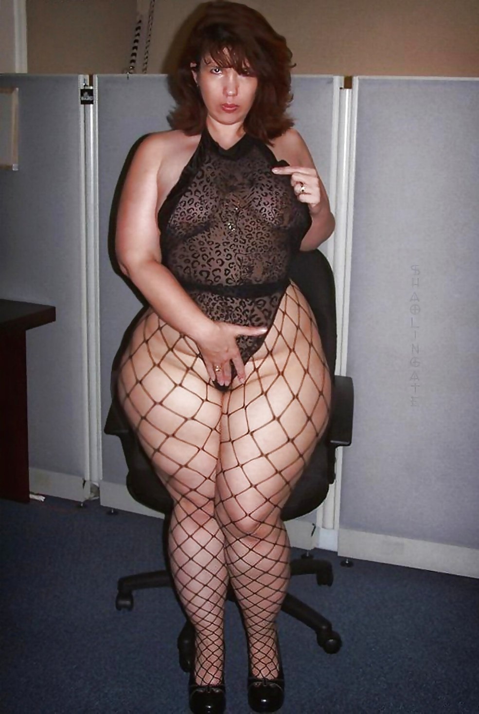 BBW nu avec de grandes hanches