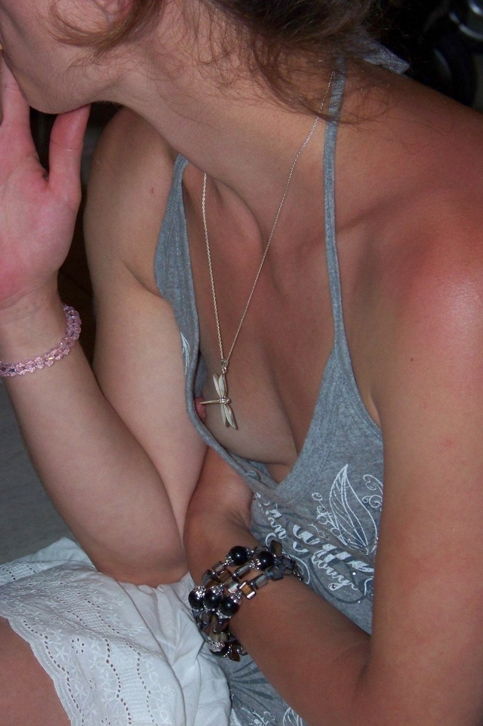 Les seins sont tombés accidentellement