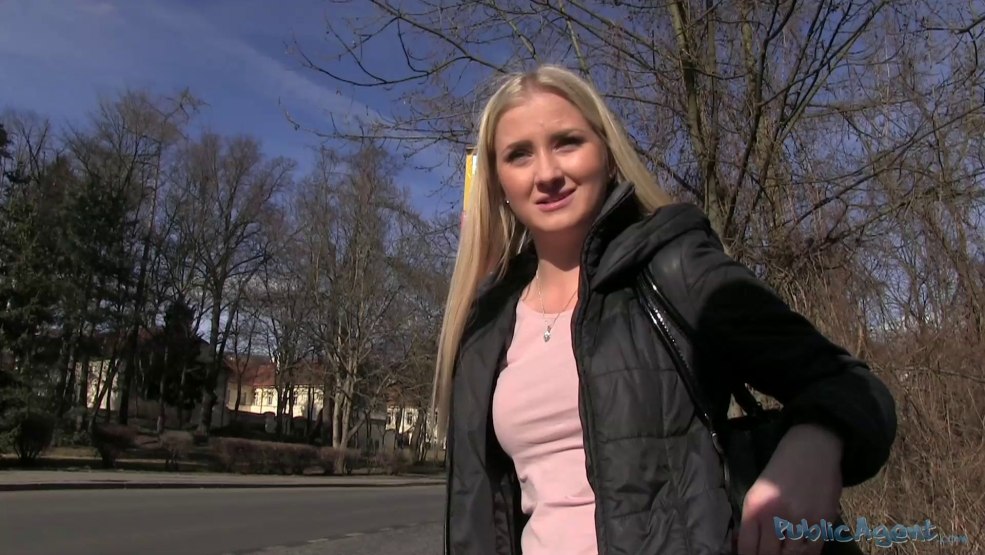 Femmes du village nu