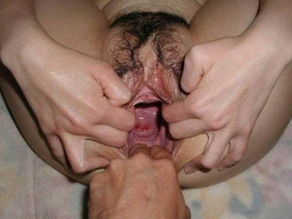 Les femmes nues ferment -