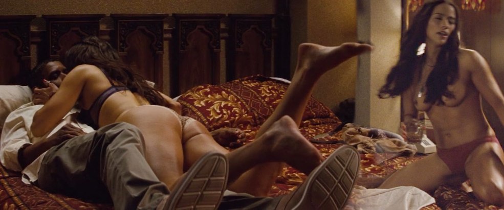 Paula Patton nue dans le film 2 Trunks