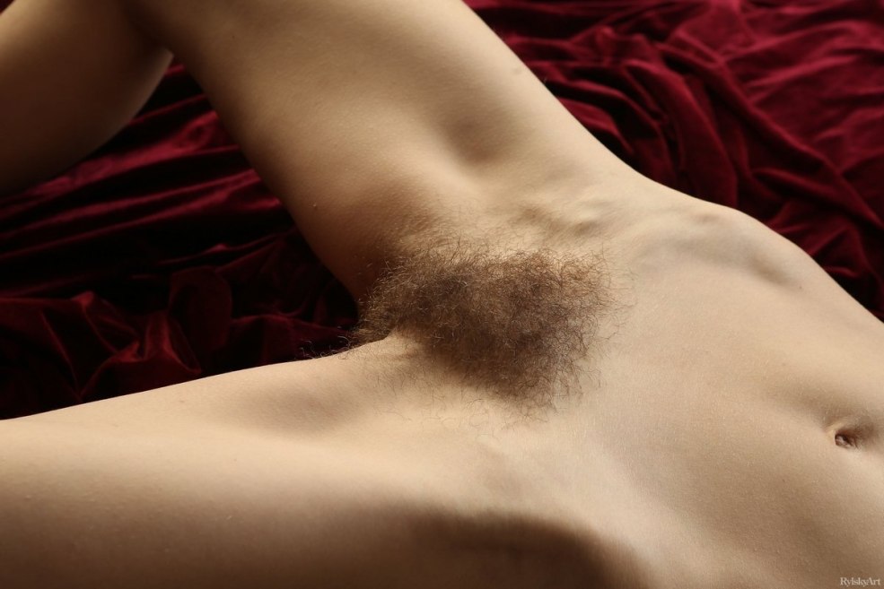 Filles nues avec des chattes rasées