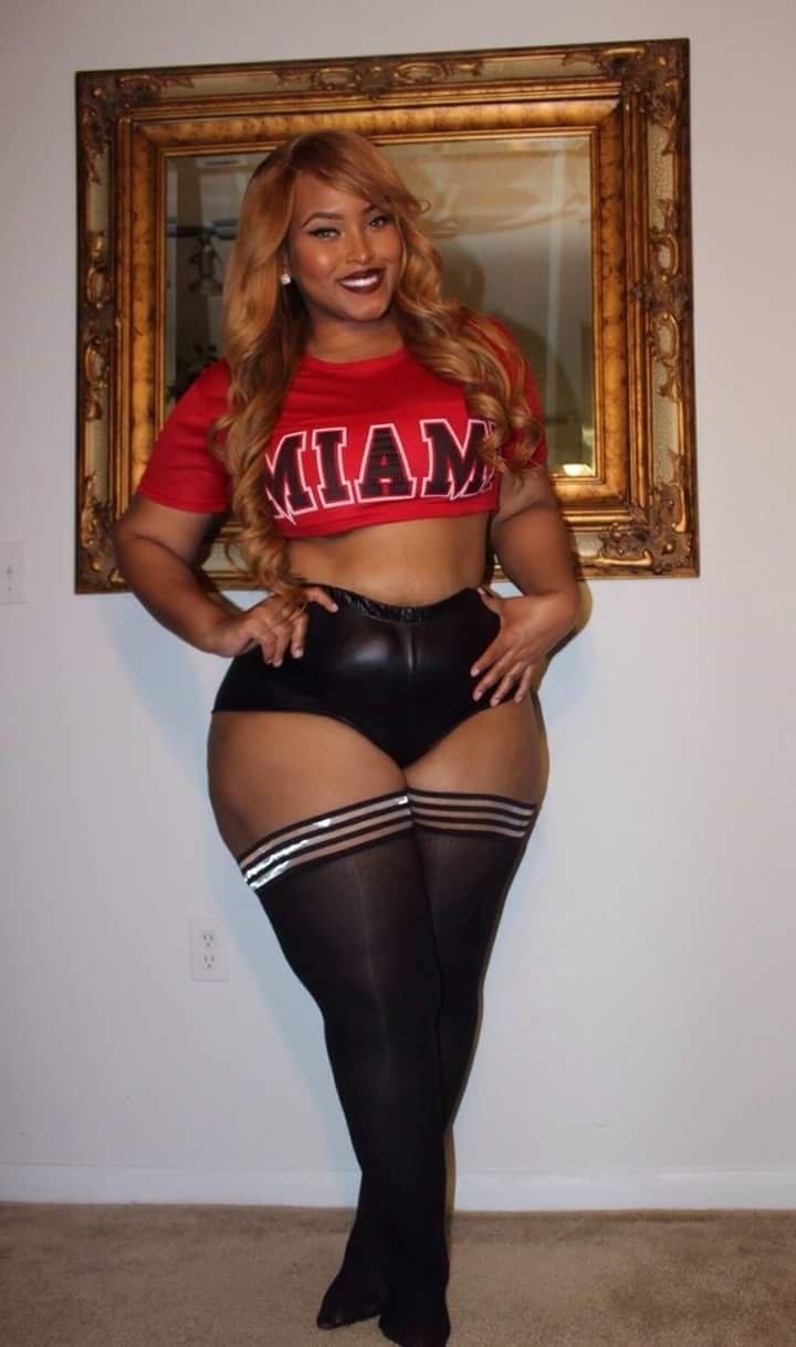 Énormes hanches et gros seins