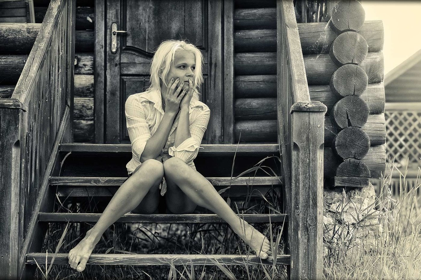 Femme Russe nue dans le village pour le sexe photo
