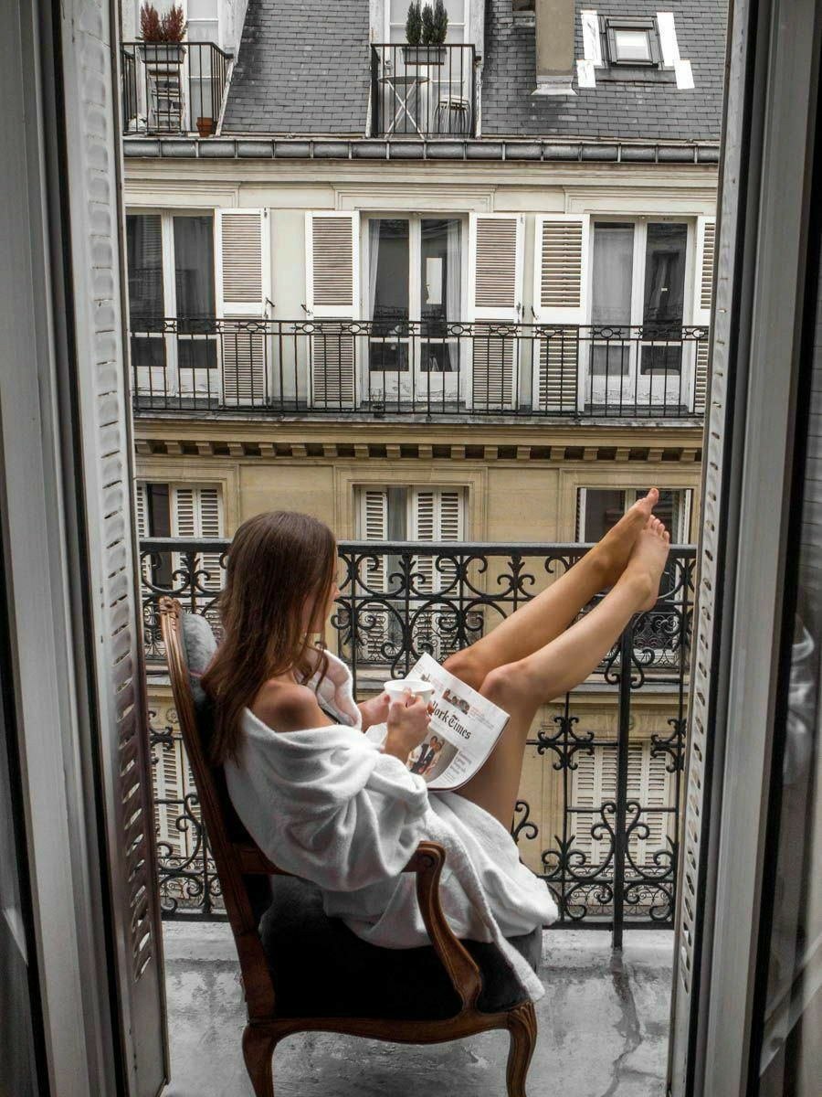 Baiser un nana sur le balcon