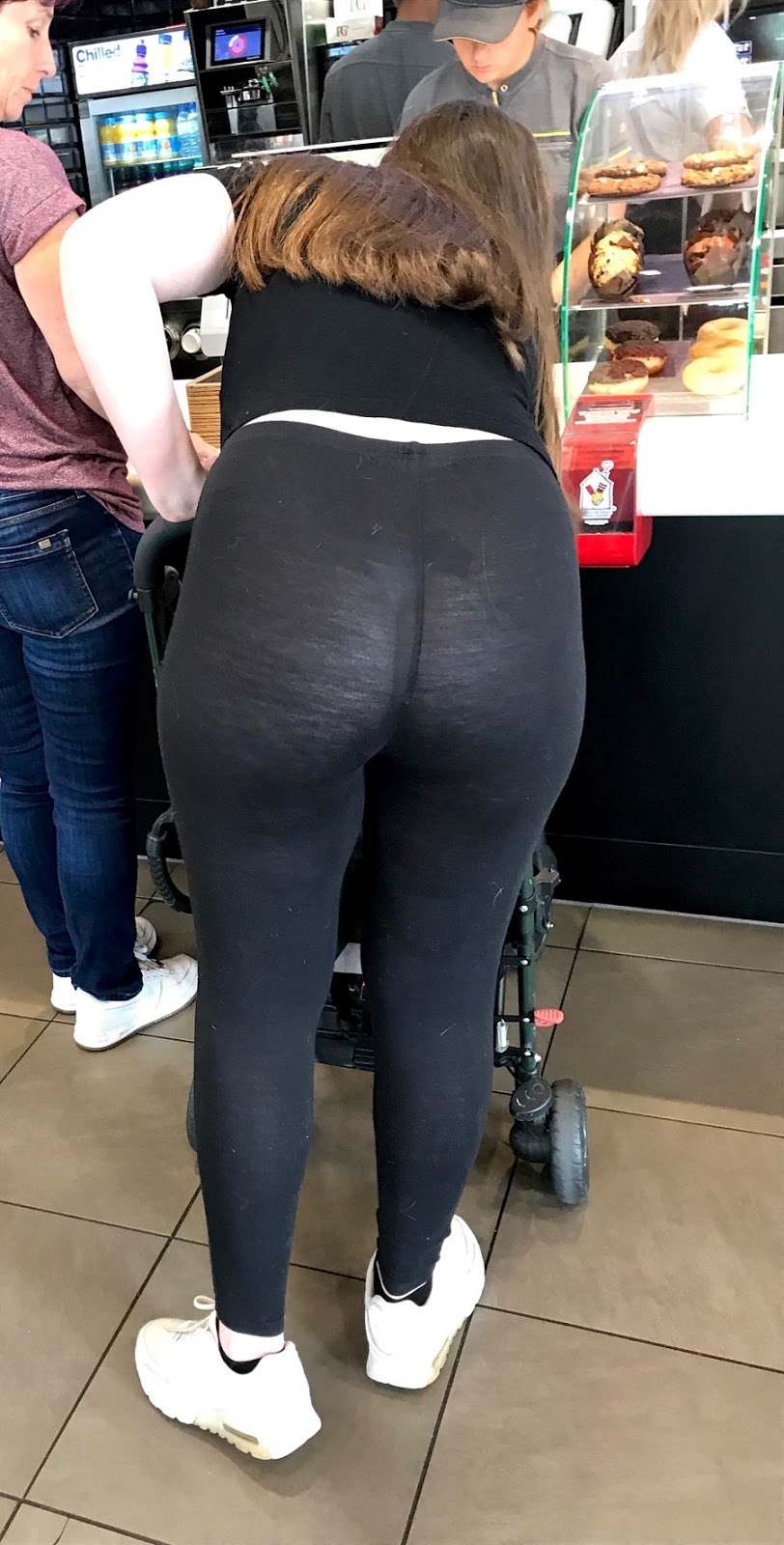 Nus, sans culotte, et à l'Ervers dans les robes transparents