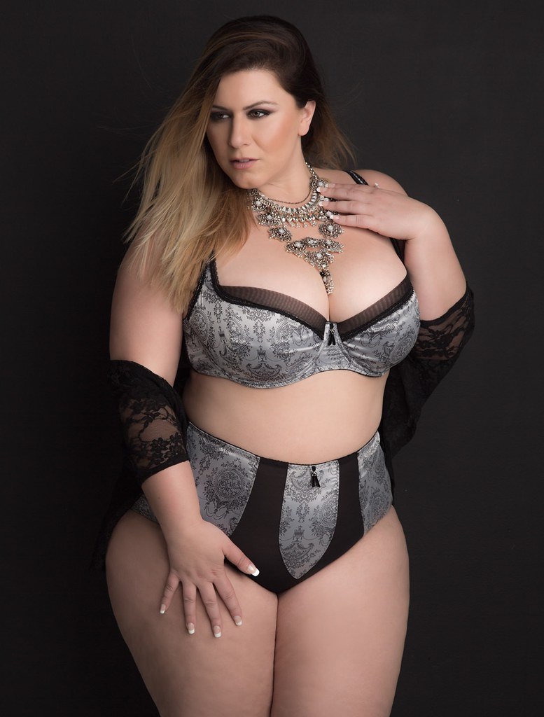 Sofia Rose Model Plus Saz