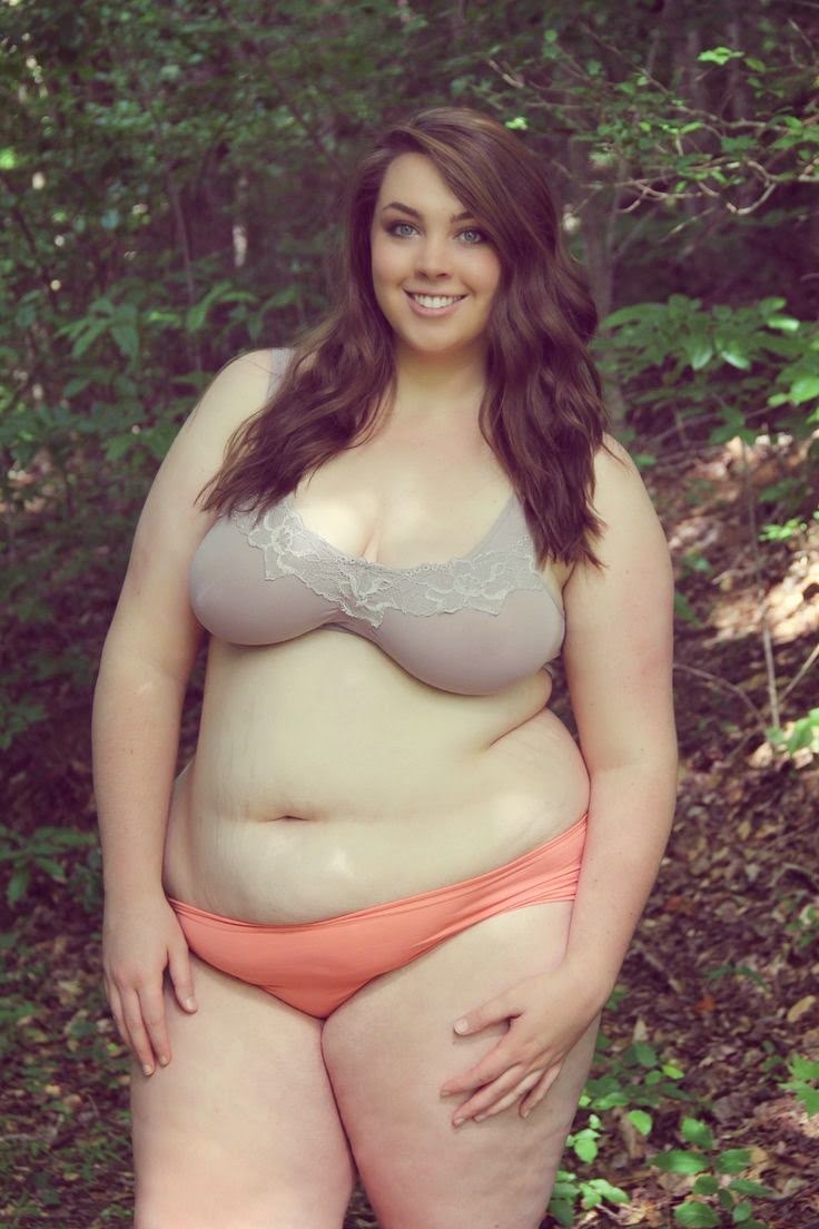 Modèles Big Saiz en sous-vêtements