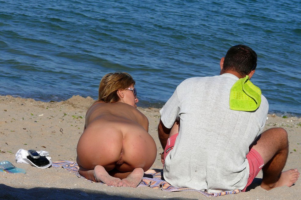 Trou anal sur la plage