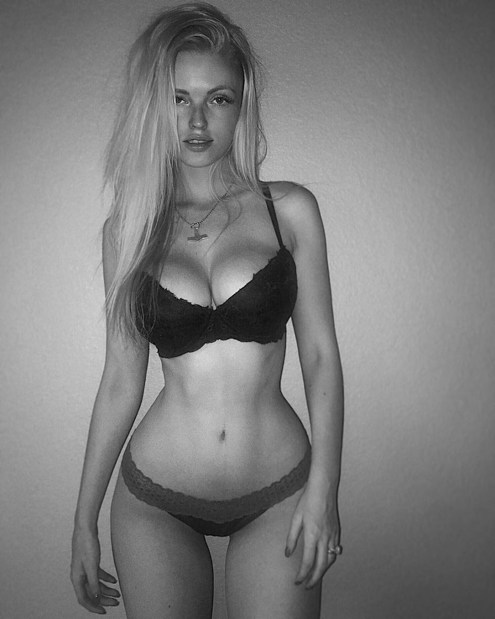 Zienna eve sonne williams seins nus