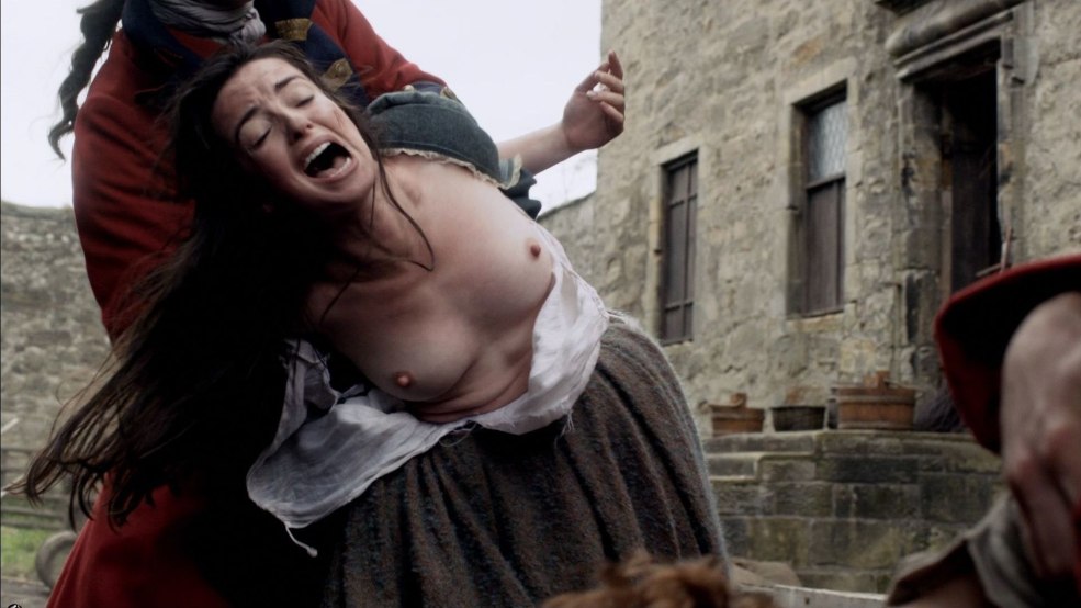 Scènes érotiques de Laura Mennell