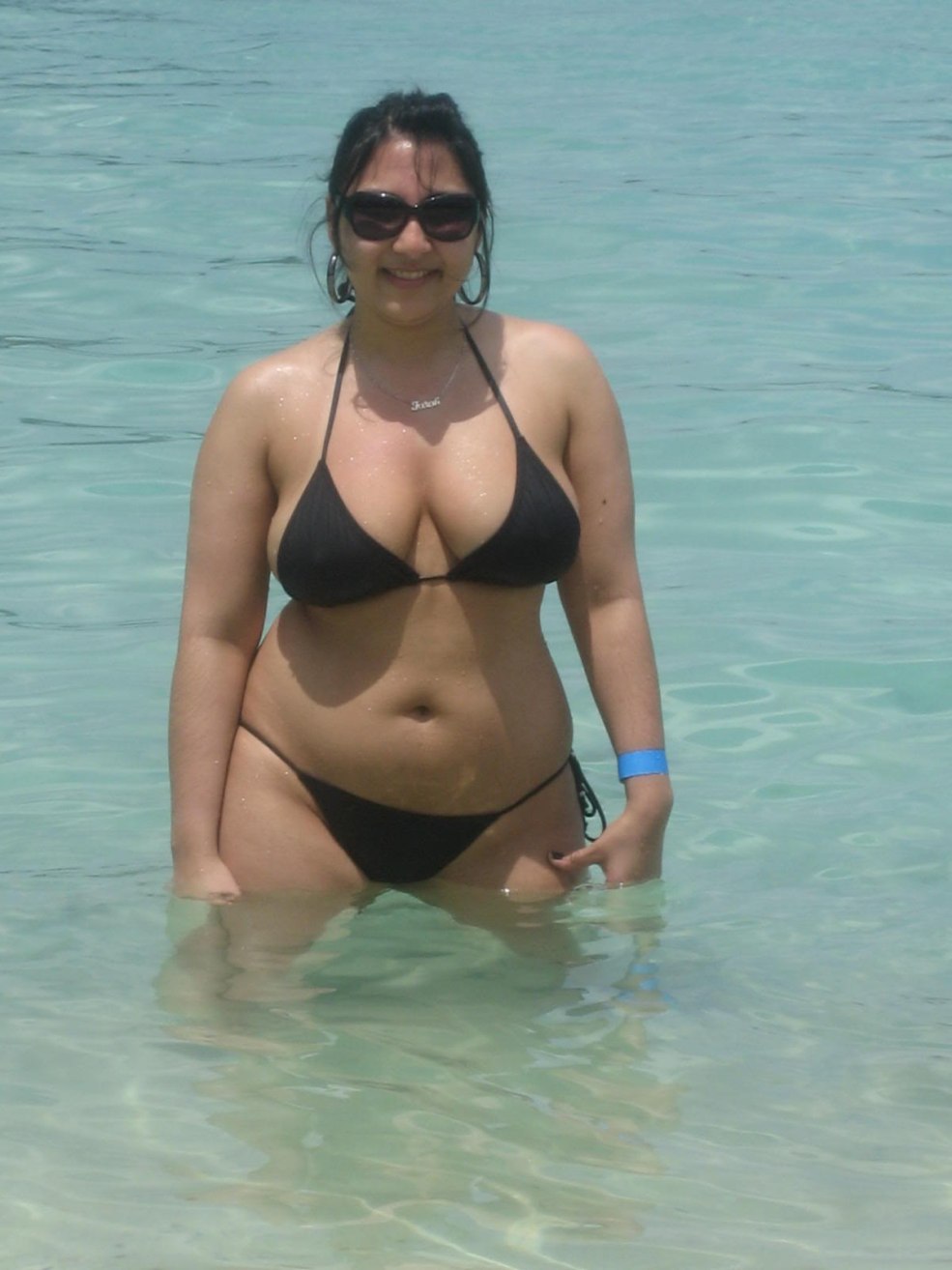 MILF GUSTY dans des photos privées serrées du réseau social