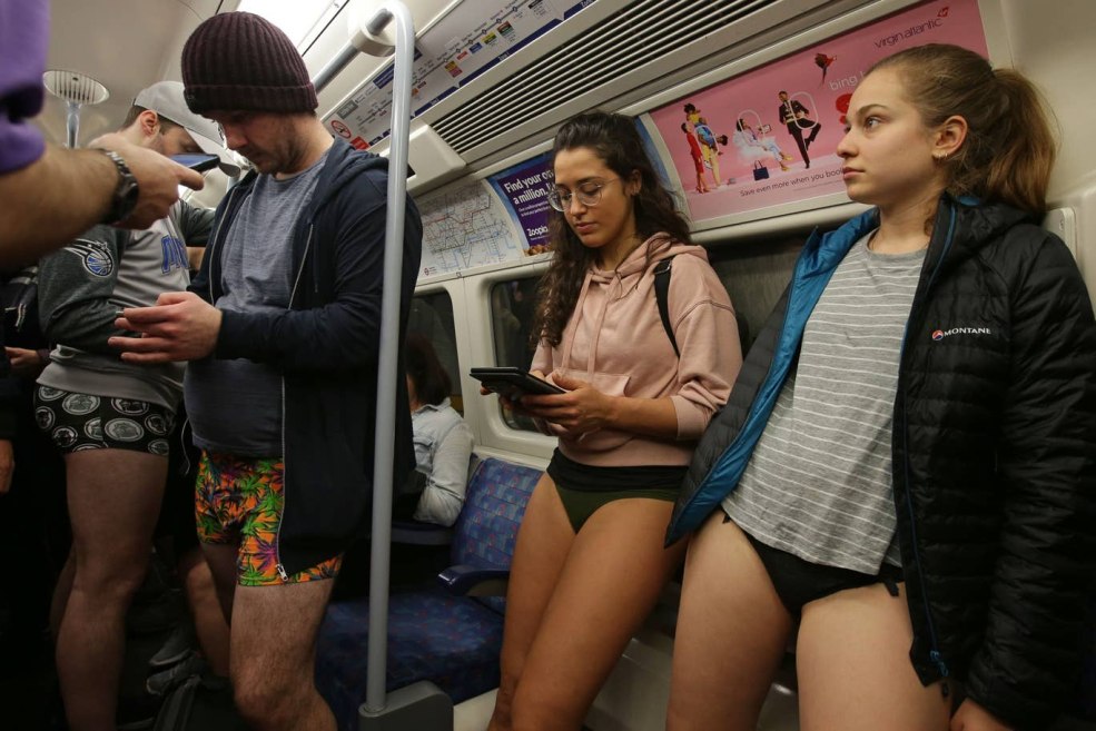Pas de pantalon en métro Moscou