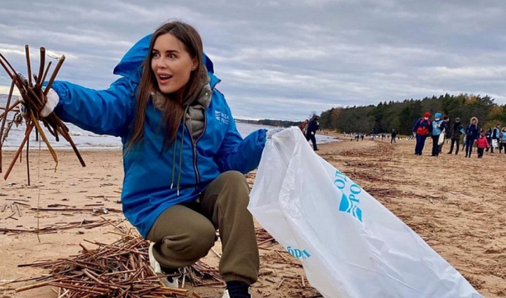 Julia Mikhalkova Water Russie