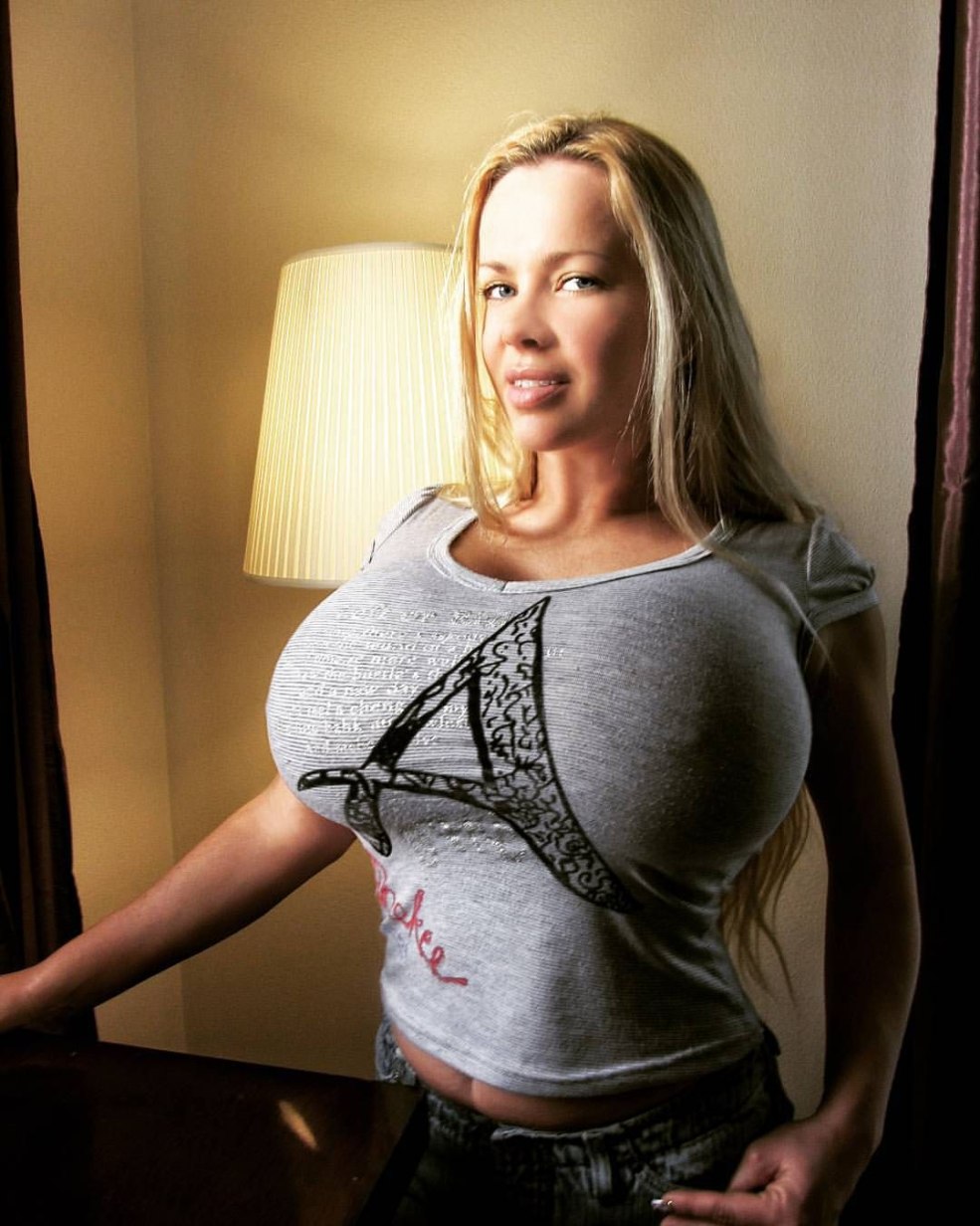 Gros seins verts kayly