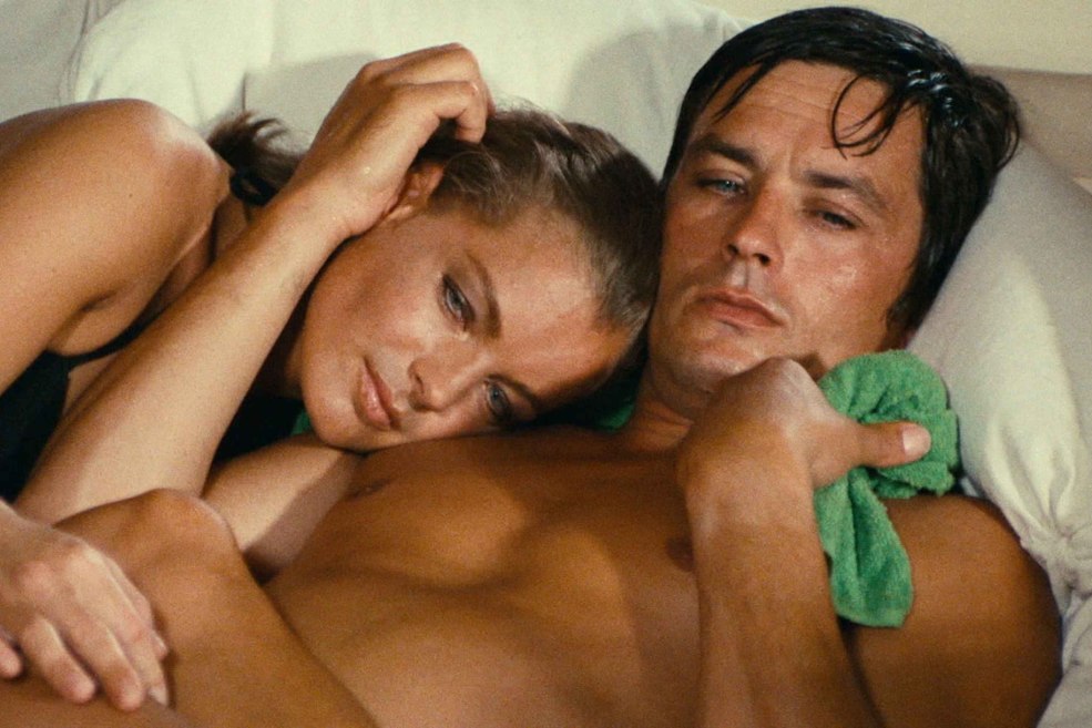 Alene Delon et Romy Schneider dans le bassin cinématographique