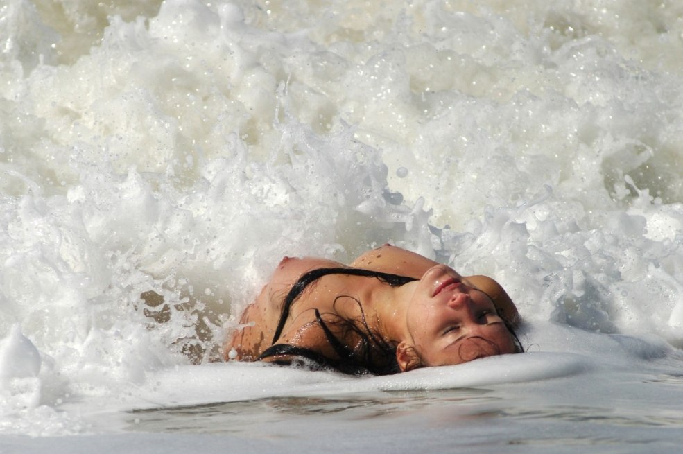 Fille en mousse de mer