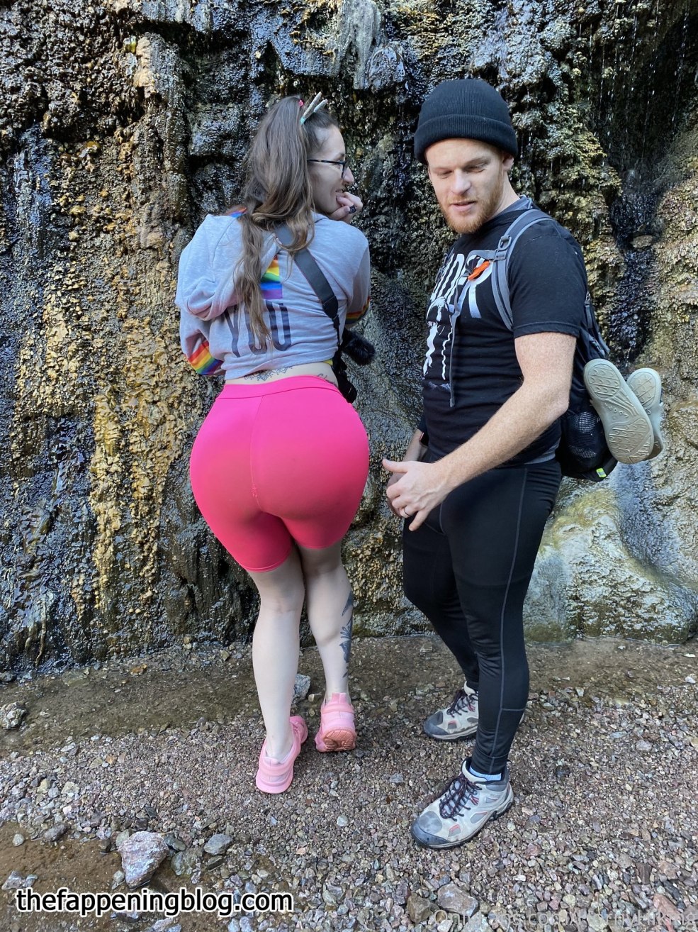 Deux Coupeles chauds, deux blondes de collège sexy avec de gros culs pilés dur - Blondeadobo x Hornyhiking