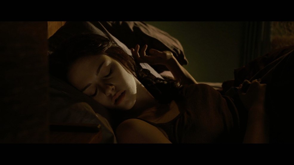 Bella Swan Twilight 2008 sur le lit