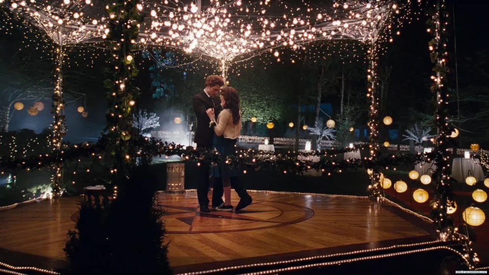 Clip Inferno Bella Poarch