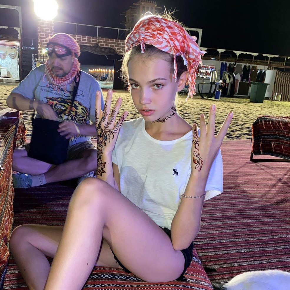 Zhenya Kotova a ouvert la bouche
