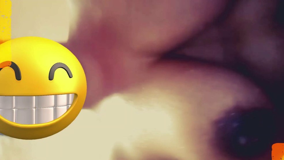 La fille coule de l'excitation