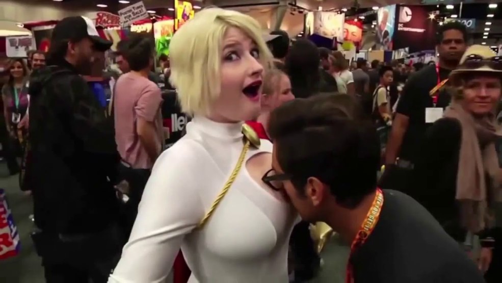 Natsuki avec la poitrine