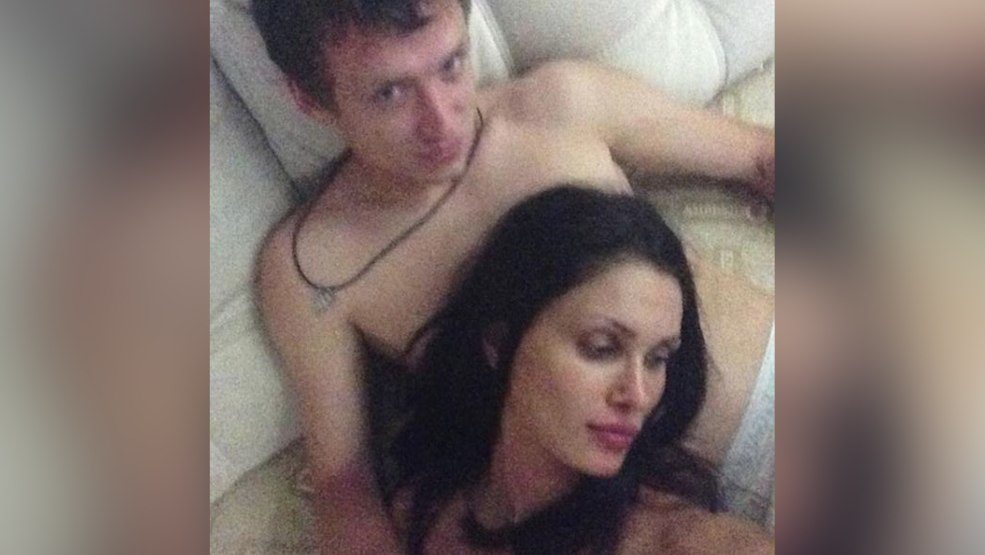 Scène de Kat avec Alexander Romantic Club