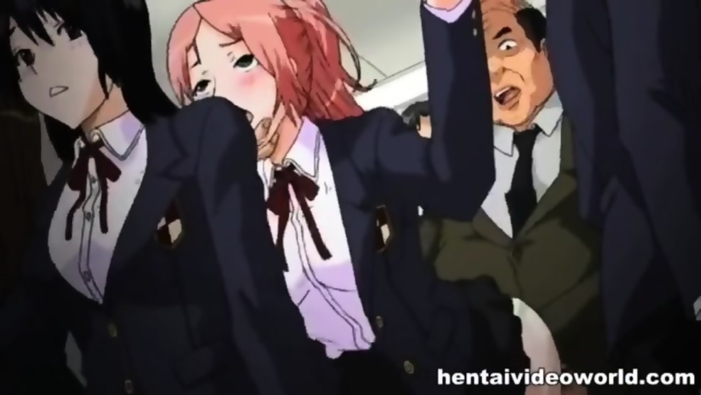 Une fille sur un jeu de voyage