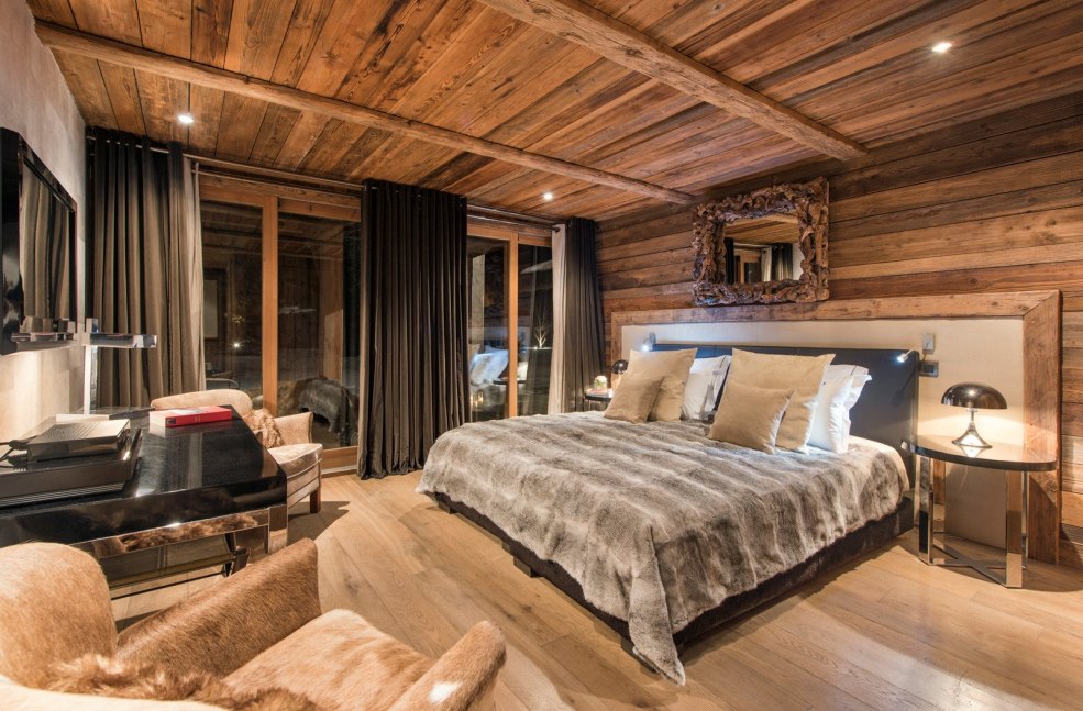 Rideaux dans une maison de campagne dans un style chalet