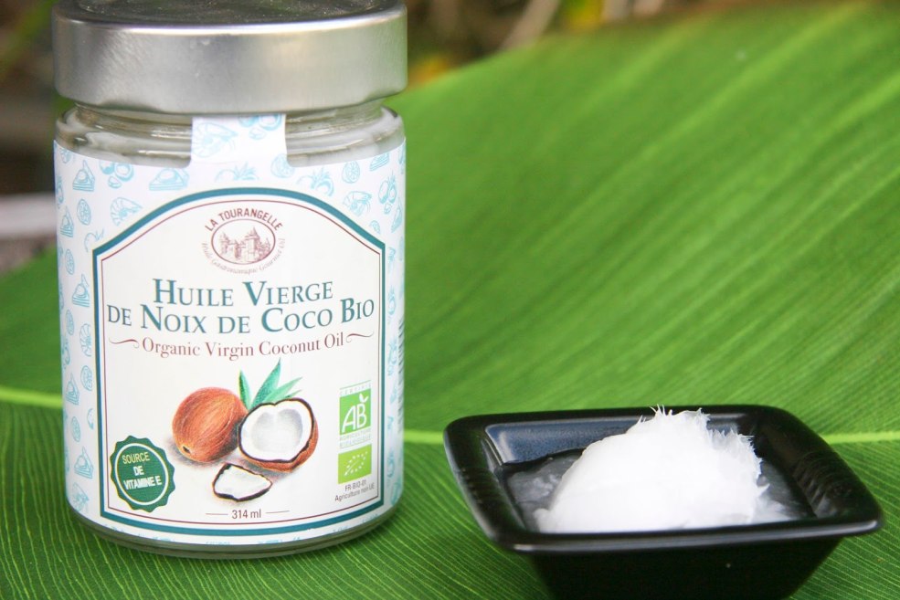 Noix de coco sur un fond transparent