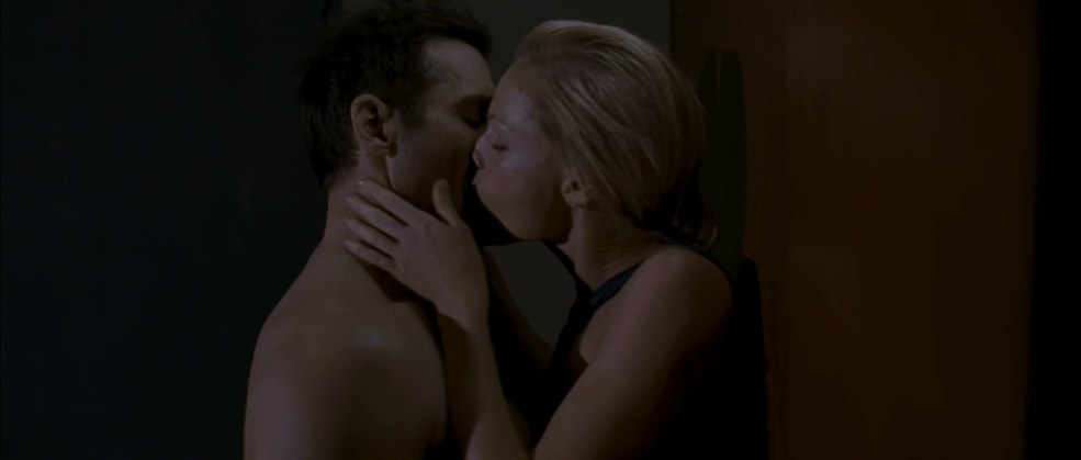 Naked Kate Dicky dans le film "Red Road", 2006